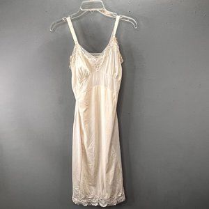 Vintage Velrose Full Slip Beige Cream Nylon size Small 32 Lace Trim FLAW